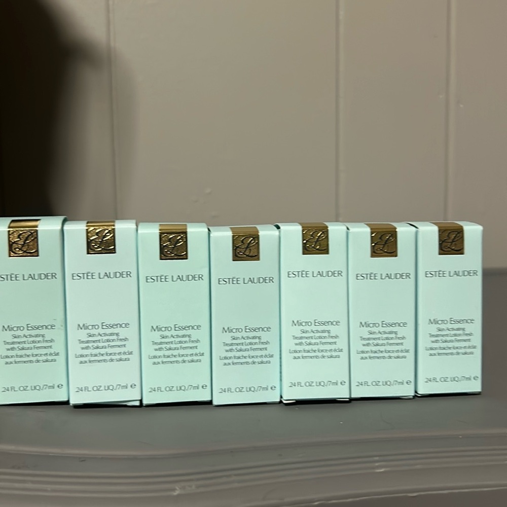 ESTEE LAUDER MICRO ESSENCE SKIN ACTIVATING TREATMENT LOTION x 7 .24 Fl Oz